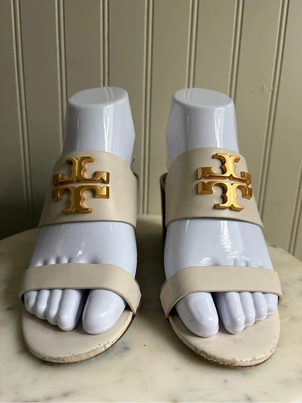 Tory Burch Everly Leather Wedges Heels Women’s 5 White & Gold Formal Wedding EUC